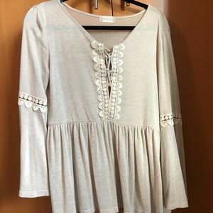 altar’d state Grey/cream top